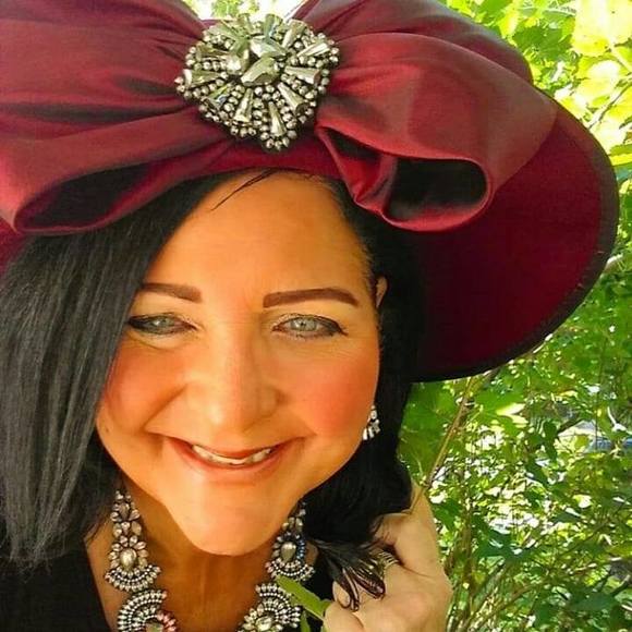 Meet your Posher, Lori dee - Picture 1 of 1